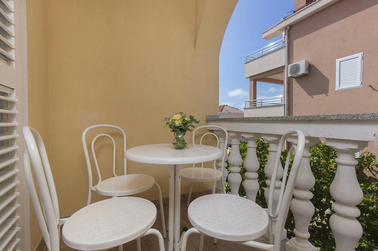 Apartments Dalibor Vodice Exterior photo