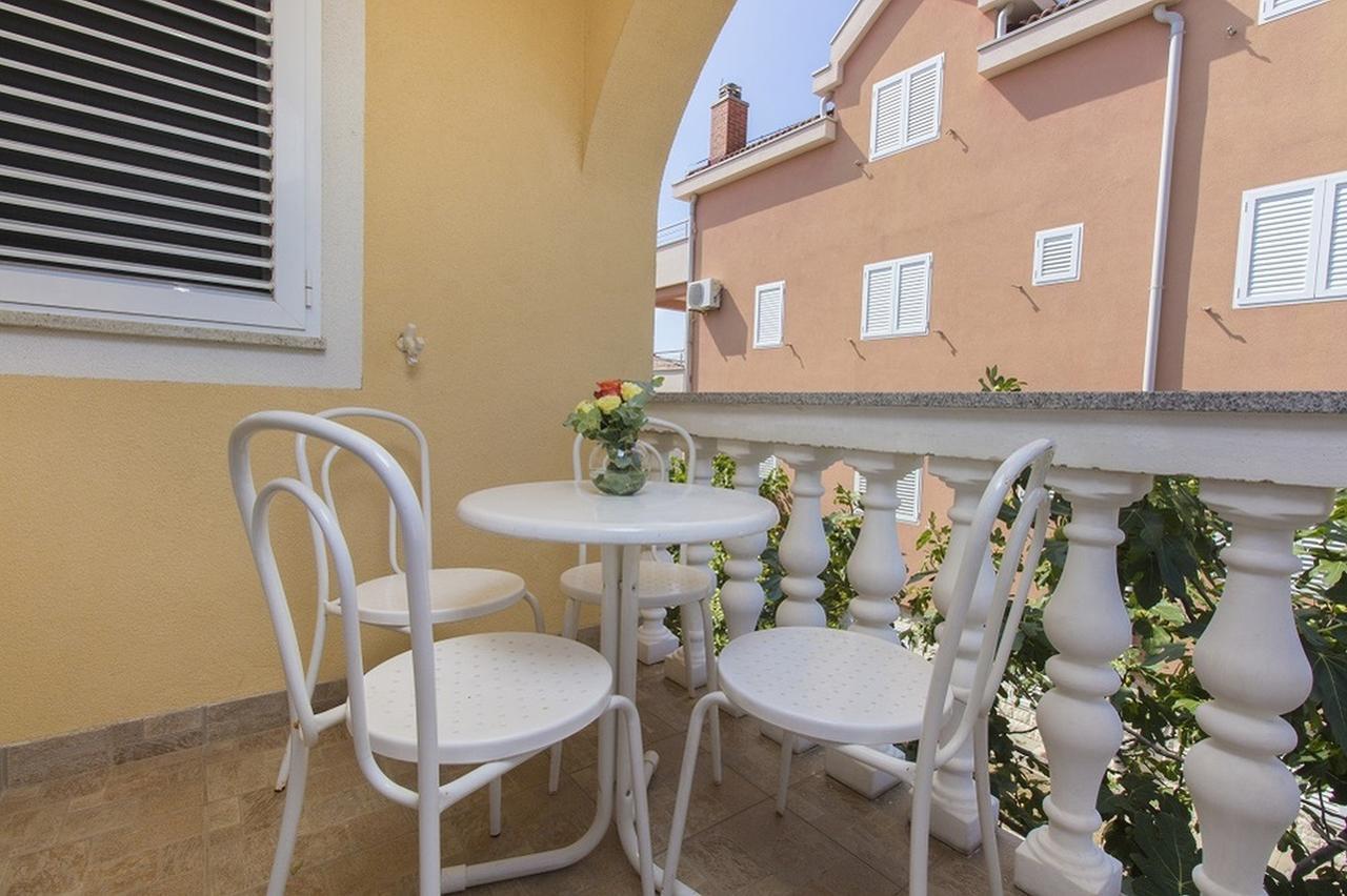Apartments Dalibor Vodice Exterior photo